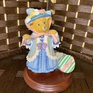 Upstairs Downstairs Bears Mrs. Henrietta Bosworth Figurine
“Easter Bonnet”